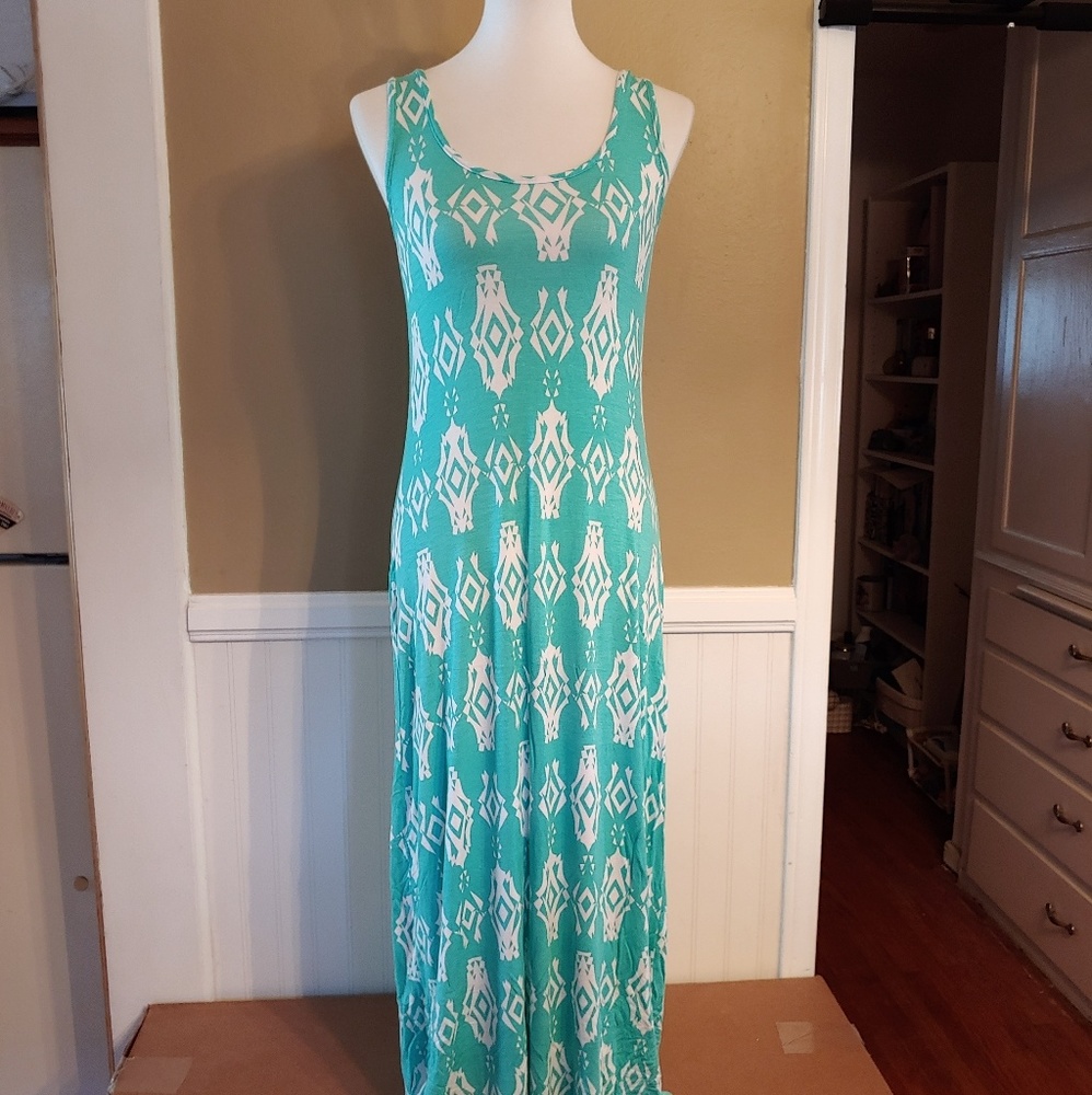 5/$35 3/$25 MAXI DRESS RACERBACK SLEEVELESS Med.